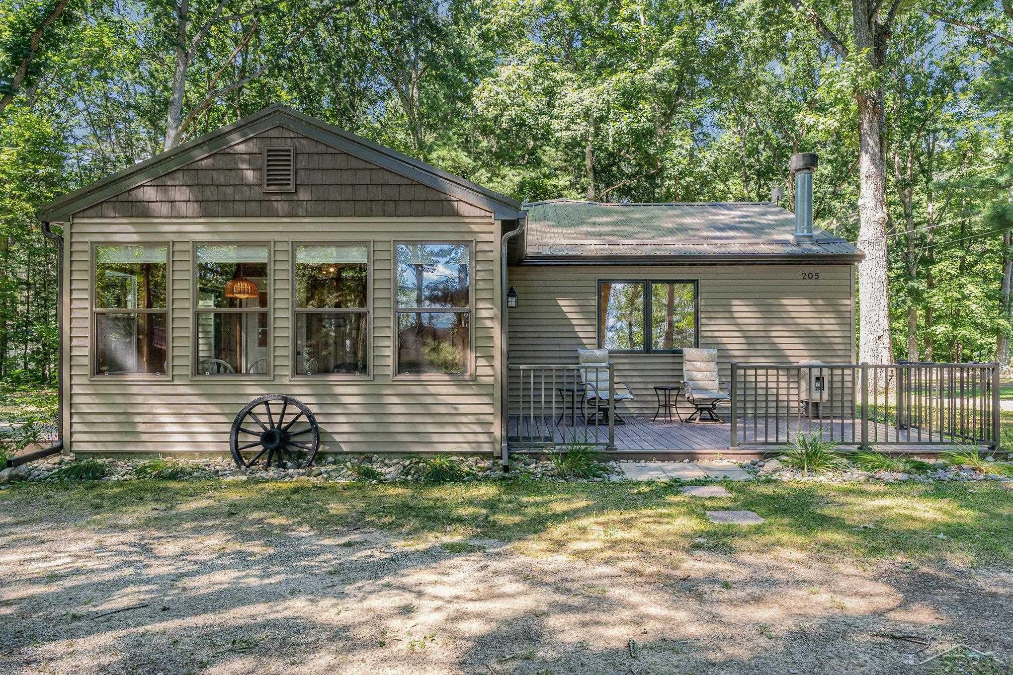 Roscommon, Michigan 48653, United States, 3 Bedrooms Bedrooms, ,2 BathroomsBathrooms,Residential,Pending,195480