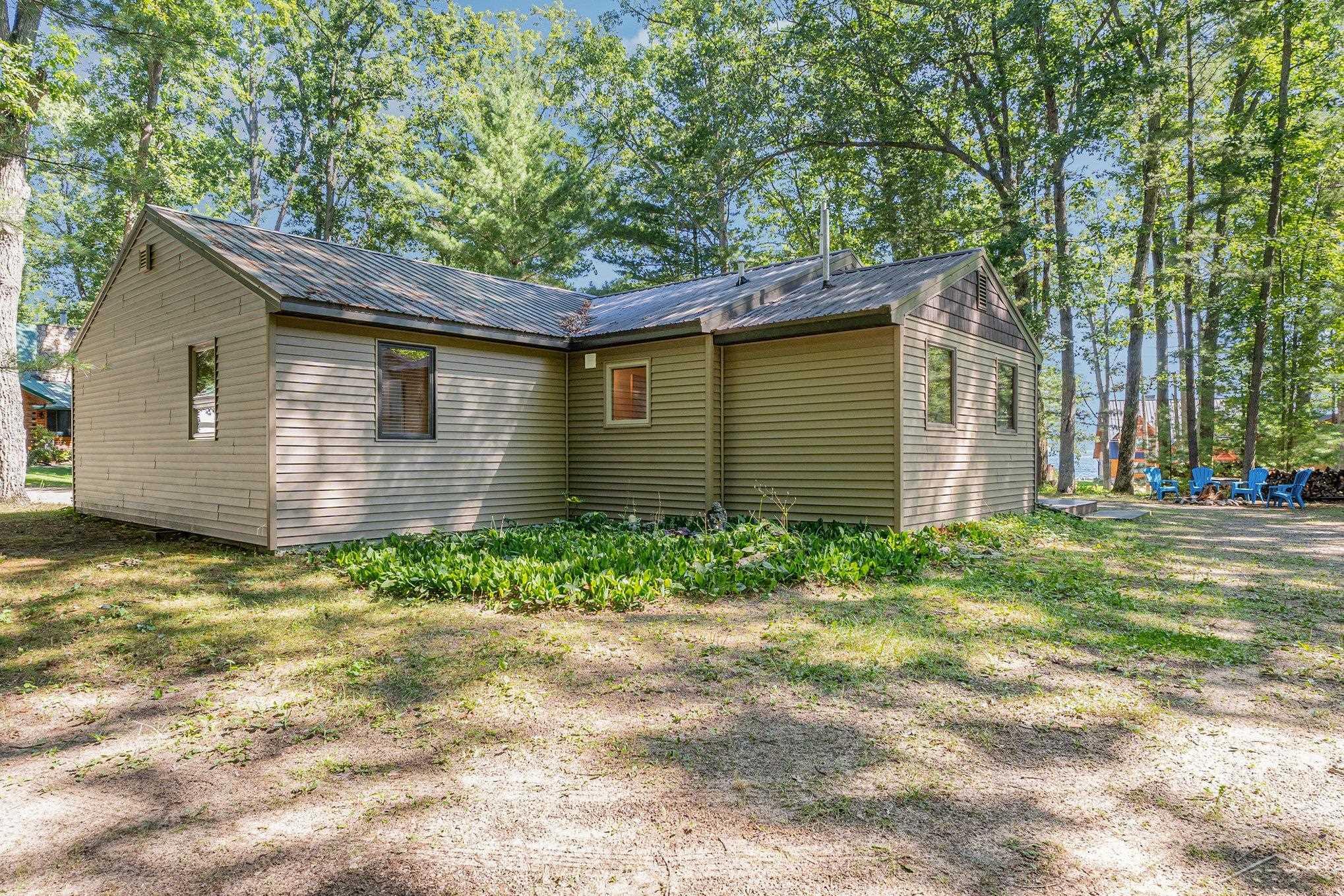 Roscommon, Michigan 48653, United States, 3 Bedrooms Bedrooms, ,2 BathroomsBathrooms,Residential,Pending,195480