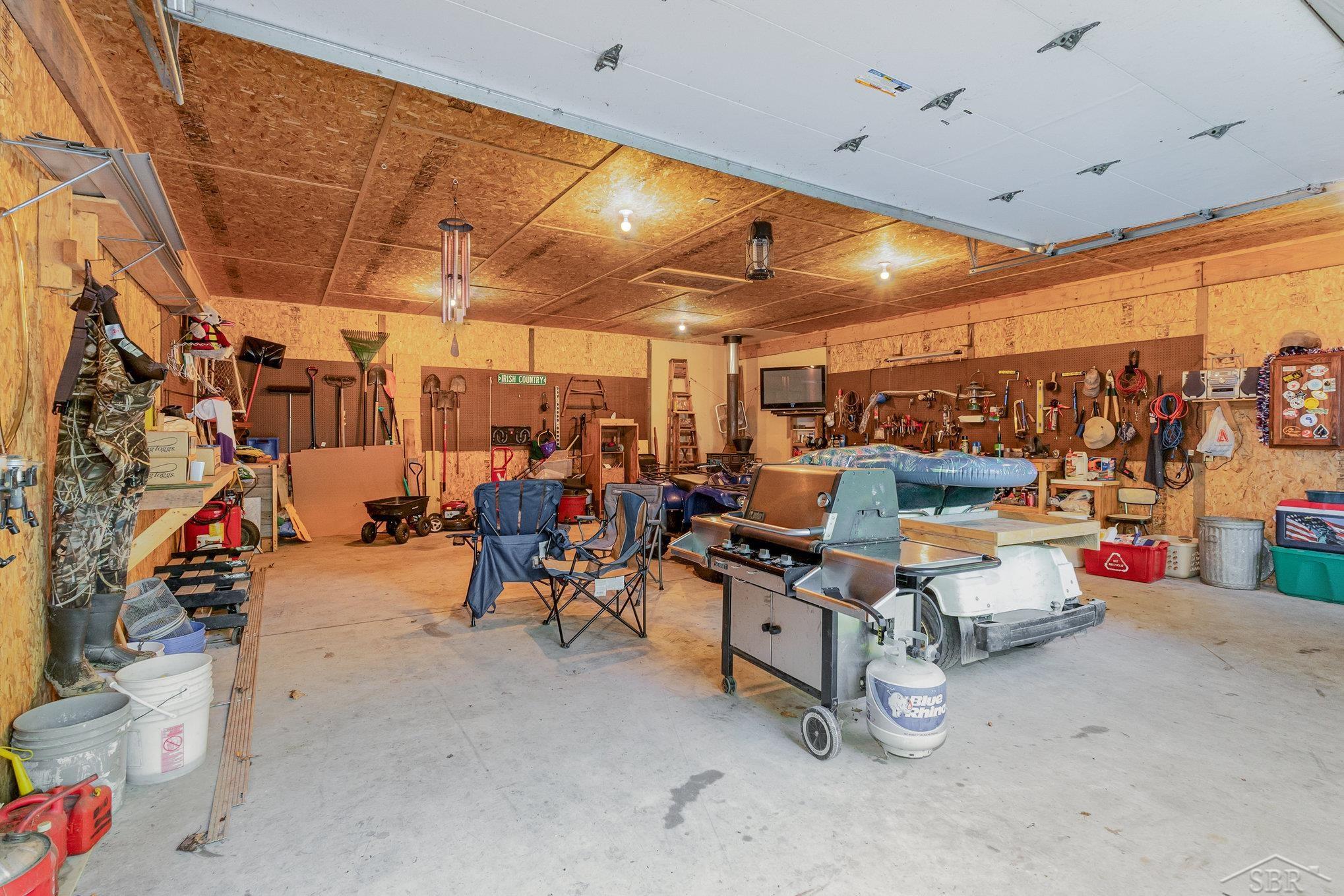 Roscommon, Michigan 48653, United States, 3 Bedrooms Bedrooms, ,2 BathroomsBathrooms,Residential,Pending,195480