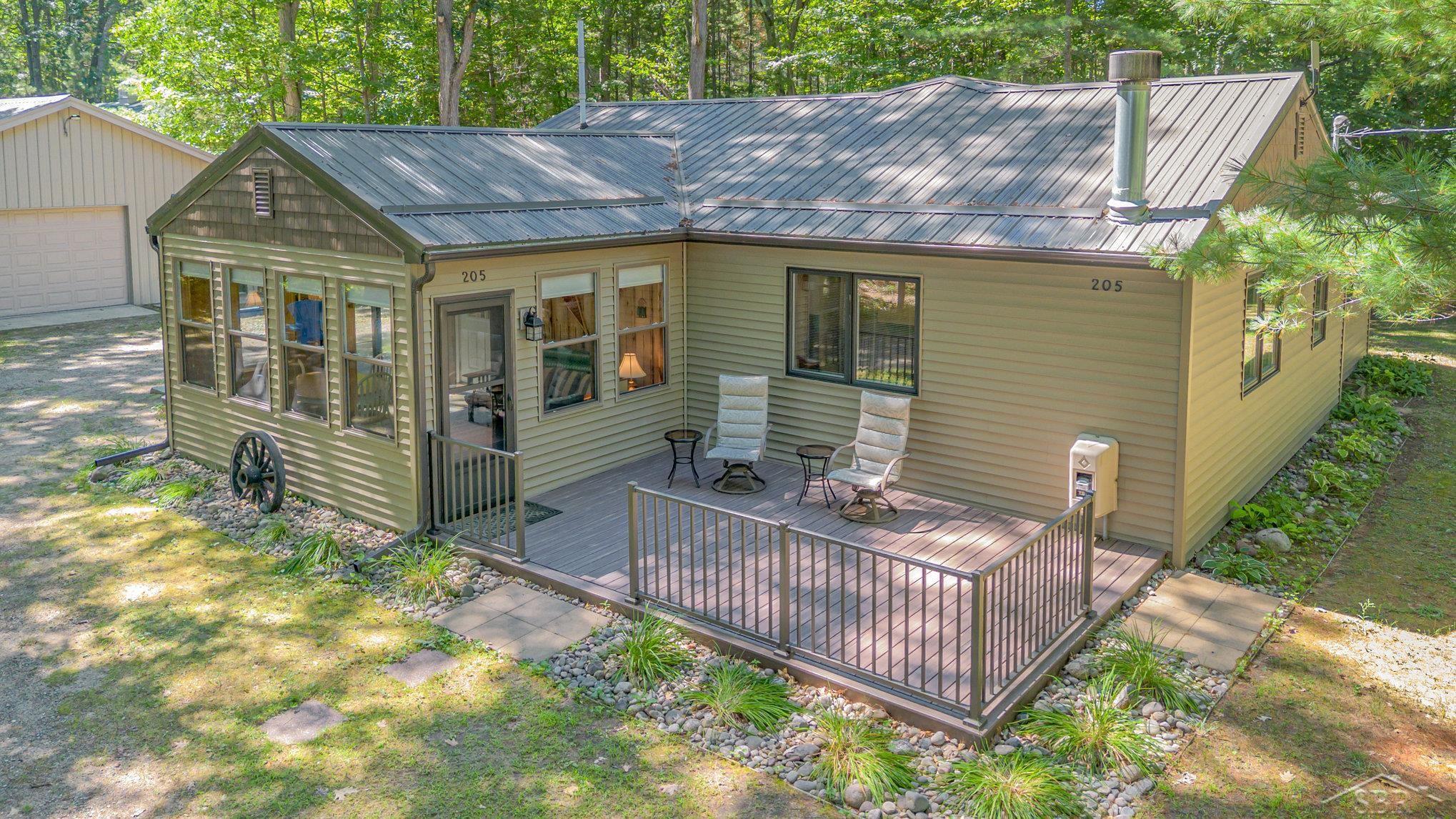 Roscommon, Michigan 48653, United States, 3 Bedrooms Bedrooms, ,2 BathroomsBathrooms,Residential,Pending,195480