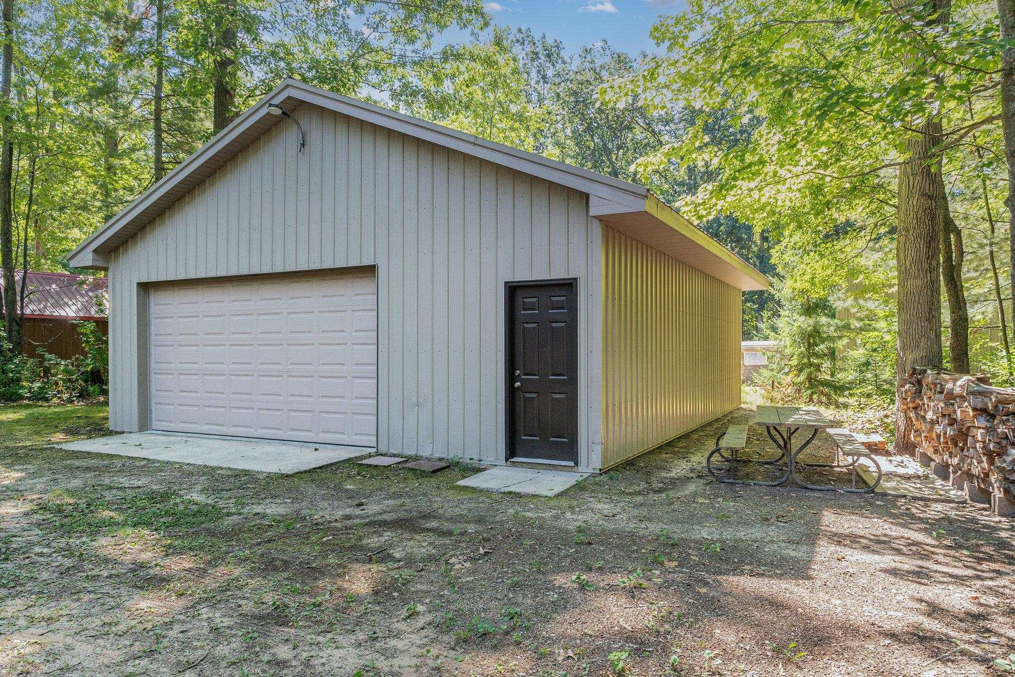 Roscommon, Michigan 48653, United States, 3 Bedrooms Bedrooms, ,2 BathroomsBathrooms,Residential,Pending,195480