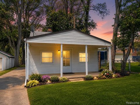 Photo of 21227 Rensselaer Street, Farmington, MI 48336 (MLS # 61014918)
