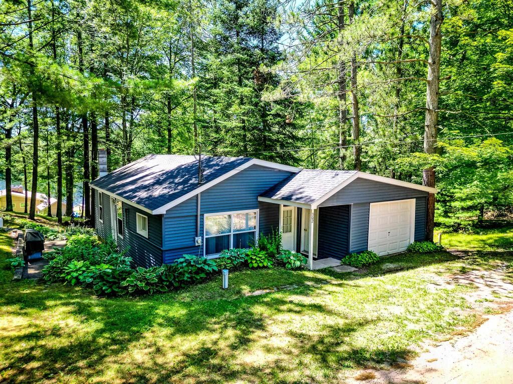 Photo of 302 Ridge Road, Harrison, MI 48625 (MLS # 50182246)