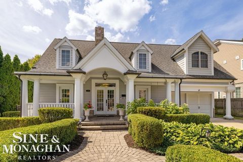 Photo of 520 Pleasant Street, Birmingham, MI 48009 (MLS # 50205404)