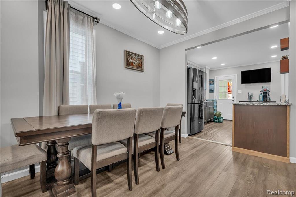 HamtramcK, Michigan 48212, United States, 4 Bedrooms Bedrooms, ,3 BathroomsBathrooms,Residential,Pending,192814