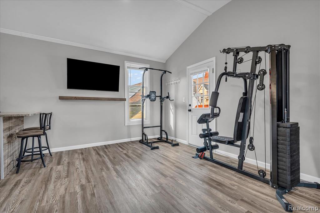 HamtramcK, Michigan 48212, United States, 4 Bedrooms Bedrooms, ,3 BathroomsBathrooms,Residential,Pending,192814