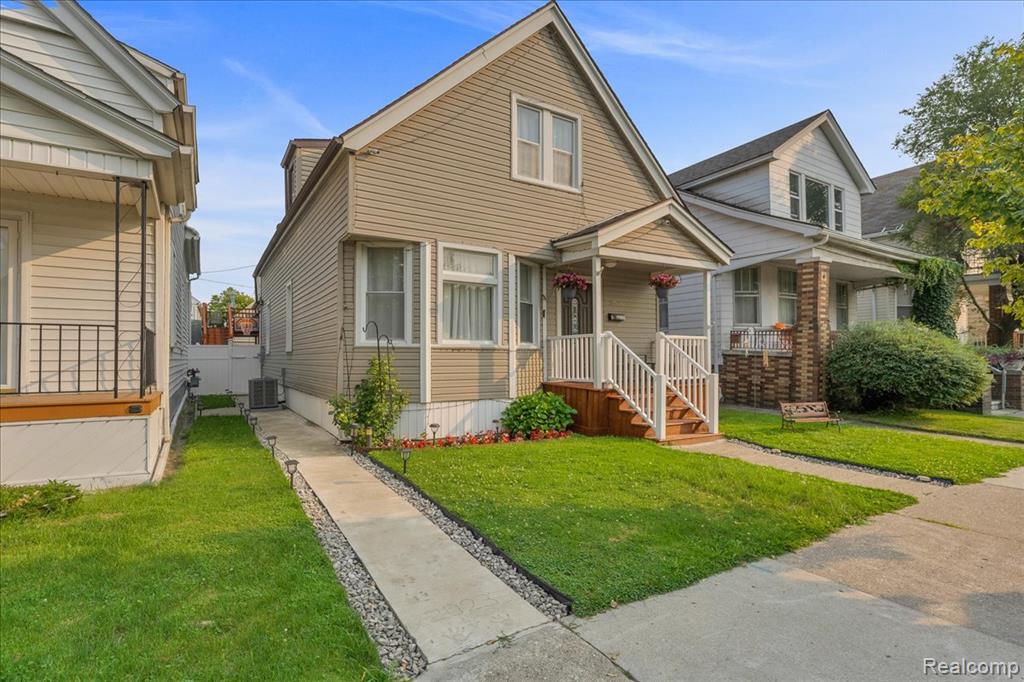 HamtramcK, Michigan 48212, United States, 4 Bedrooms Bedrooms, ,3 BathroomsBathrooms,Residential,Pending,192814