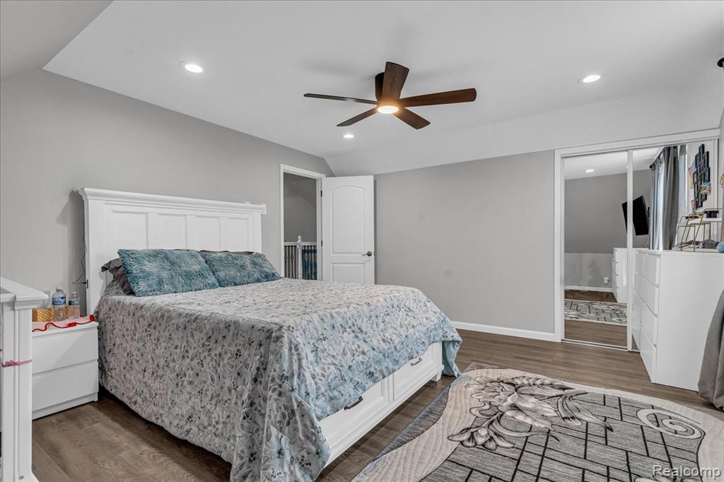 HamtramcK, Michigan 48212, United States, 4 Bedrooms Bedrooms, ,3 BathroomsBathrooms,Residential,Pending,192814