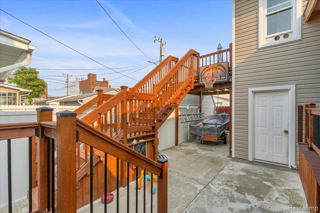 HamtramcK, Michigan 48212, United States, 4 Bedrooms Bedrooms, ,3 BathroomsBathrooms,Residential,Pending,192814