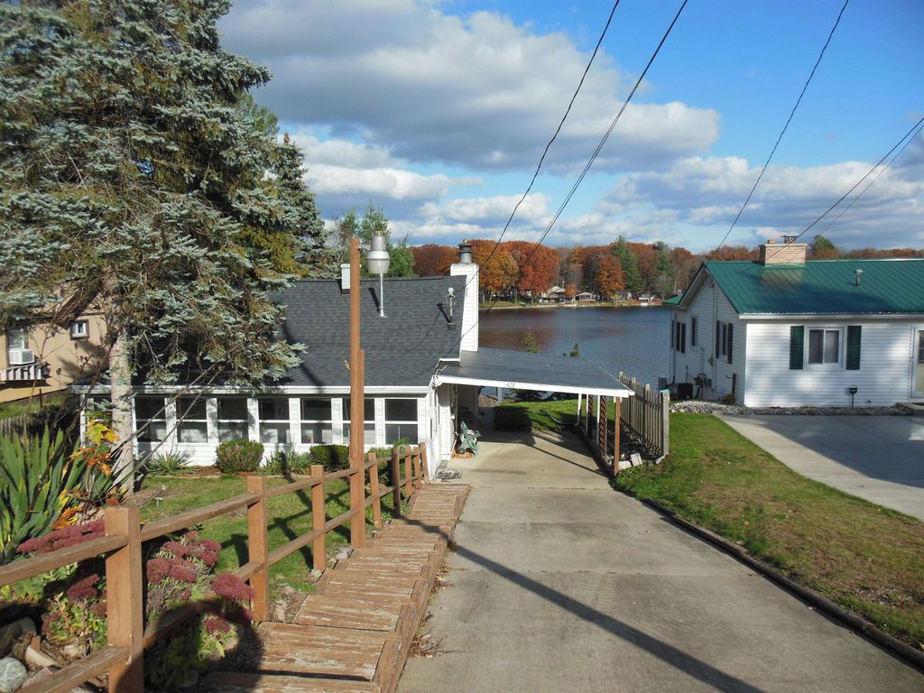 Photo of 428 N Lake Street, Harrison, MI 48625 (MLS # 50198335)