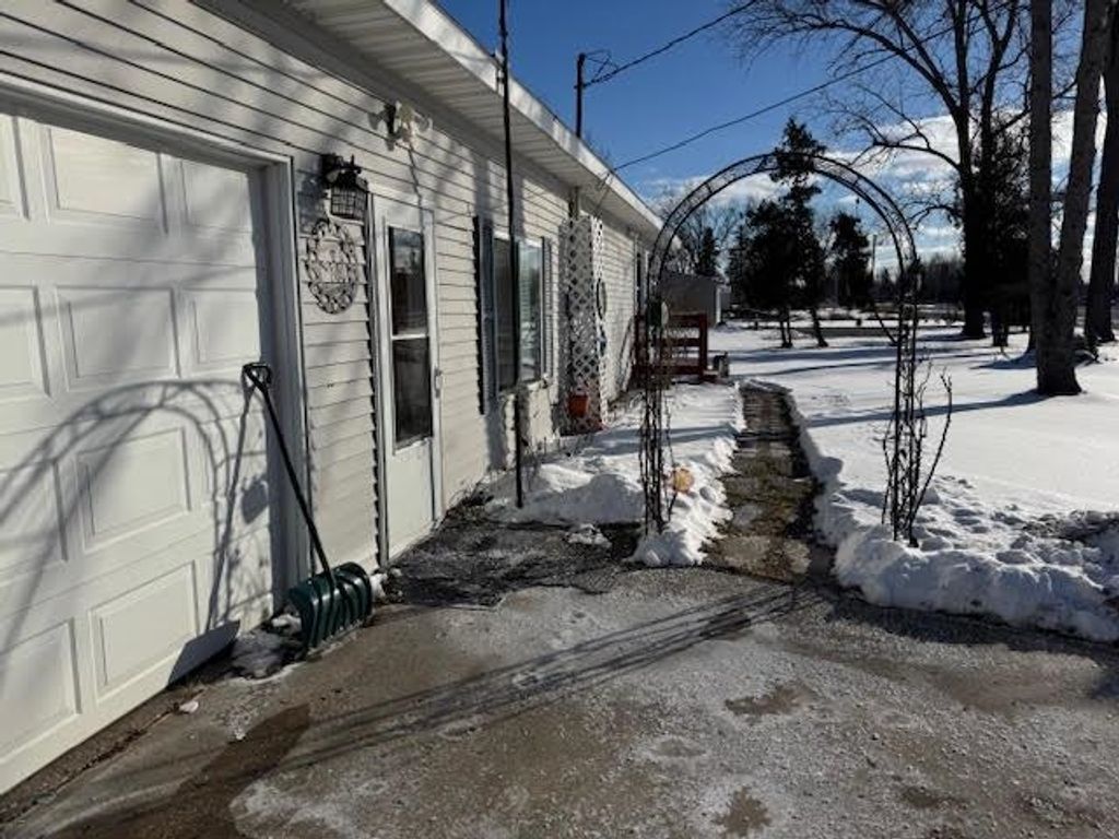 Photo of 4401 M-18 Highway, Beaverton, MI 48612 (MLS # 50199898)