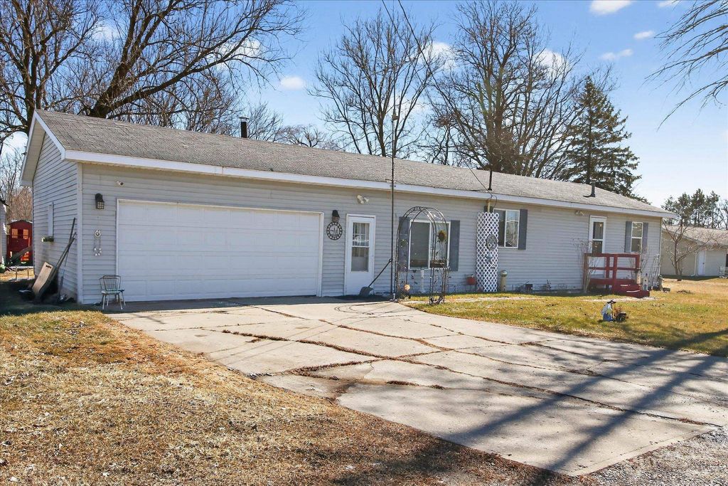 Photo of 4401 M-18 Highway, Beaverton, MI 48612 (MLS # 50199898)