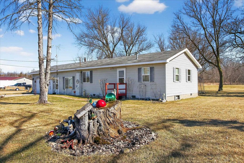 Photo of 4401 M-18 Highway, Beaverton, MI 48612 (MLS # 50199898)