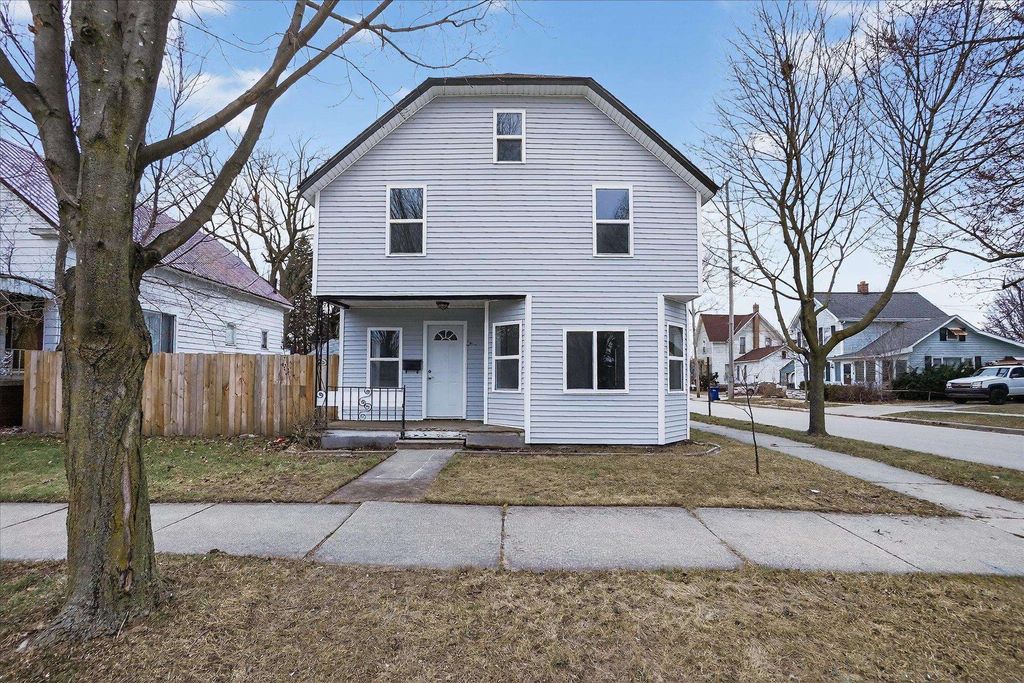 Photo of 400 Fraser Street, Bay City, MI 48708 (MLS # 50201917)