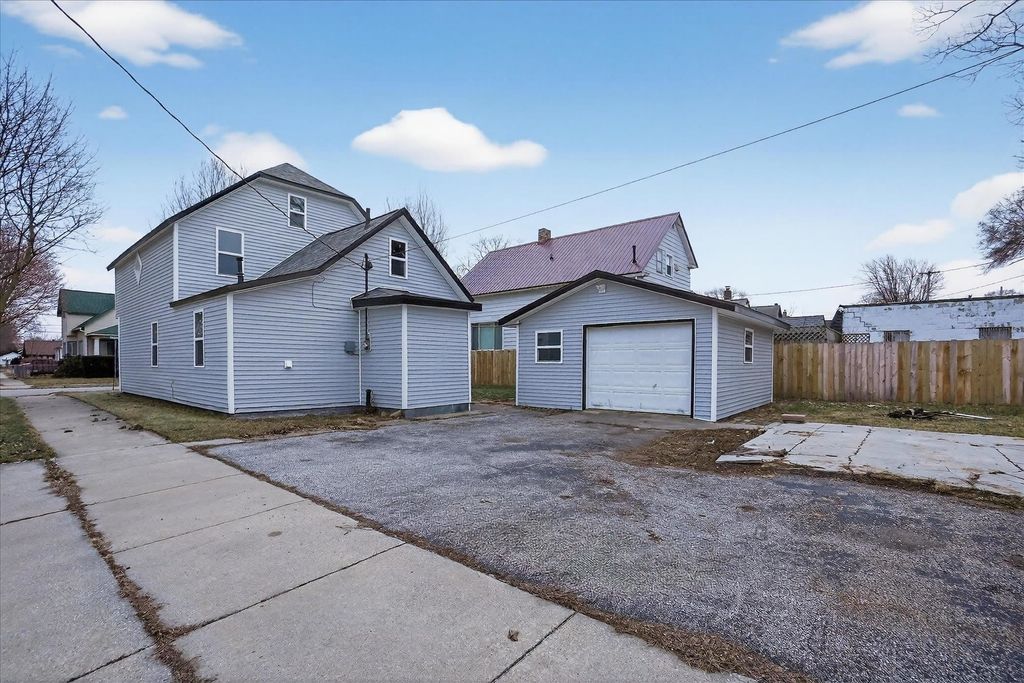 Photo of 400 Fraser Street, Bay City, MI 48708 (MLS # 50201917)