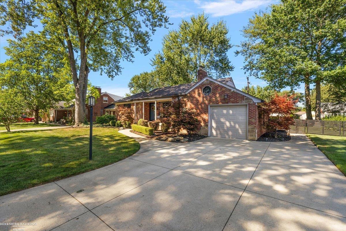 Saint Clair Shores, Michigan 48080, United States, 2 Bedrooms Bedrooms, ,2 BathroomsBathrooms,Residential,Active,197492