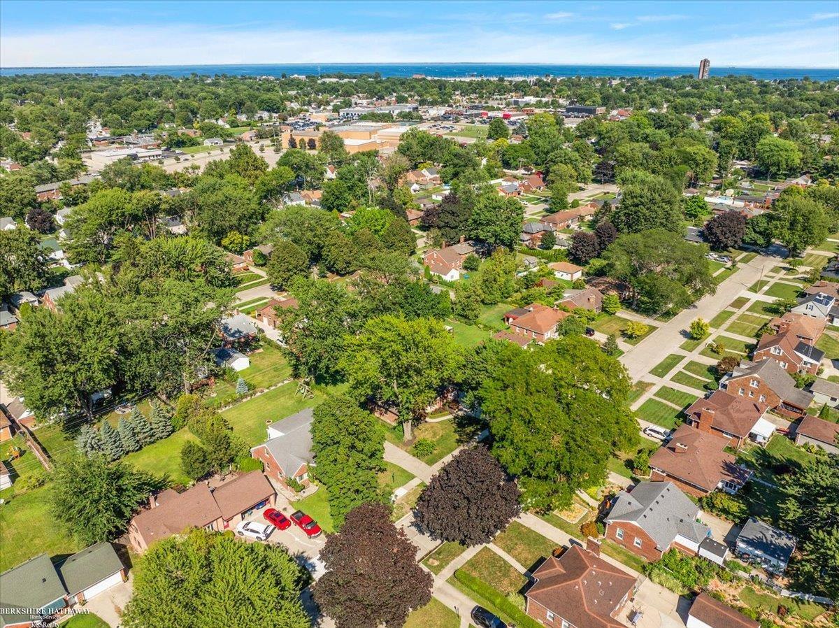 Saint Clair Shores, Michigan 48080, United States, 2 Bedrooms Bedrooms, ,2 BathroomsBathrooms,Residential,Active,197492