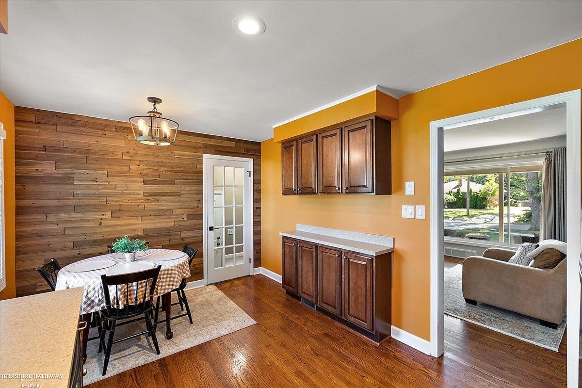 Saint Clair Shores, Michigan 48080, United States, 2 Bedrooms Bedrooms, ,2 BathroomsBathrooms,Residential,Active,197492