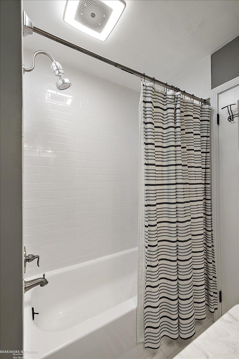 Saint Clair Shores, Michigan 48080, United States, 2 Bedrooms Bedrooms, ,2 BathroomsBathrooms,Residential,Active,197492