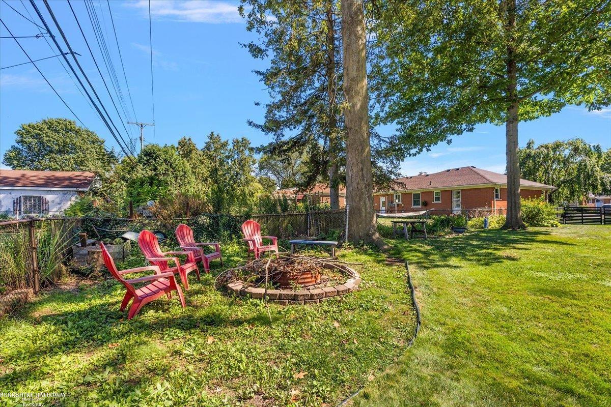 Saint Clair Shores, Michigan 48080, United States, 2 Bedrooms Bedrooms, ,2 BathroomsBathrooms,Residential,Active,197492