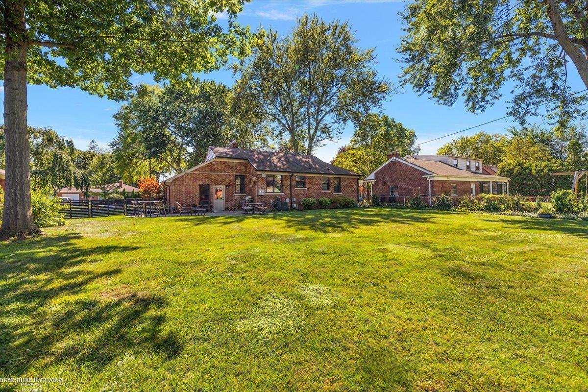 Saint Clair Shores, Michigan 48080, United States, 2 Bedrooms Bedrooms, ,2 BathroomsBathrooms,Residential,Active,197492