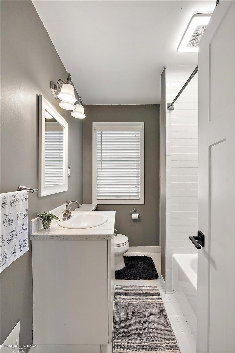 Saint Clair Shores, Michigan 48080, United States, 2 Bedrooms Bedrooms, ,2 BathroomsBathrooms,Residential,Active,197492