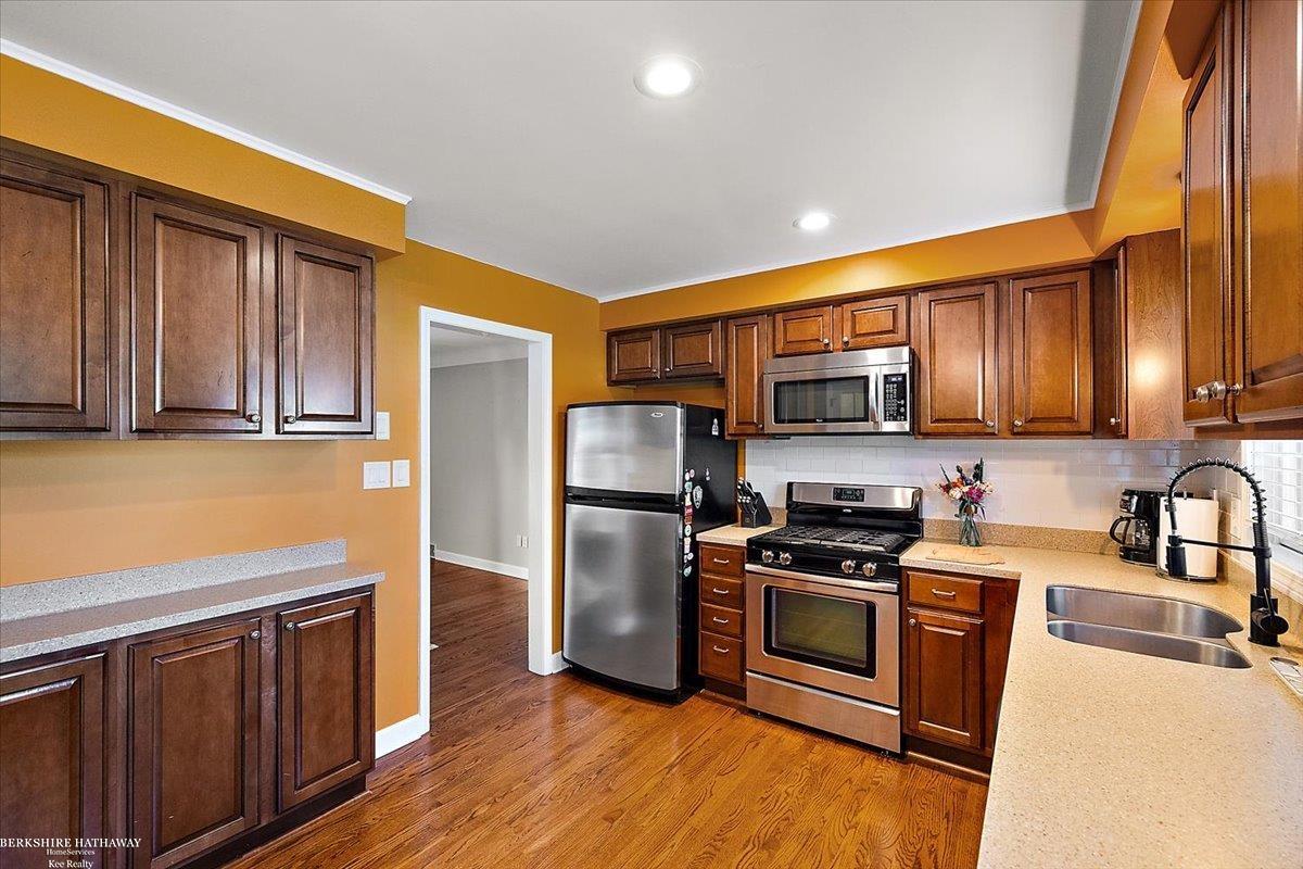 Saint Clair Shores, Michigan 48080, United States, 2 Bedrooms Bedrooms, ,2 BathroomsBathrooms,Residential,Active,197492