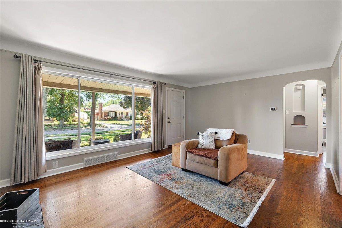 Saint Clair Shores, Michigan 48080, United States, 2 Bedrooms Bedrooms, ,2 BathroomsBathrooms,Residential,Active,197492