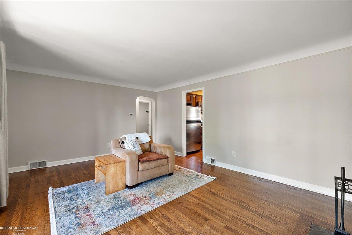 Saint Clair Shores, Michigan 48080, United States, 2 Bedrooms Bedrooms, ,2 BathroomsBathrooms,Residential,Active,197492