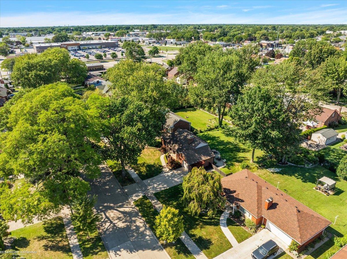 Saint Clair Shores, Michigan 48080, United States, 2 Bedrooms Bedrooms, ,2 BathroomsBathrooms,Residential,Active,197492