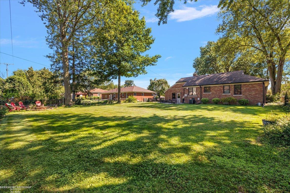 Saint Clair Shores, Michigan 48080, United States, 2 Bedrooms Bedrooms, ,2 BathroomsBathrooms,Residential,Active,197492