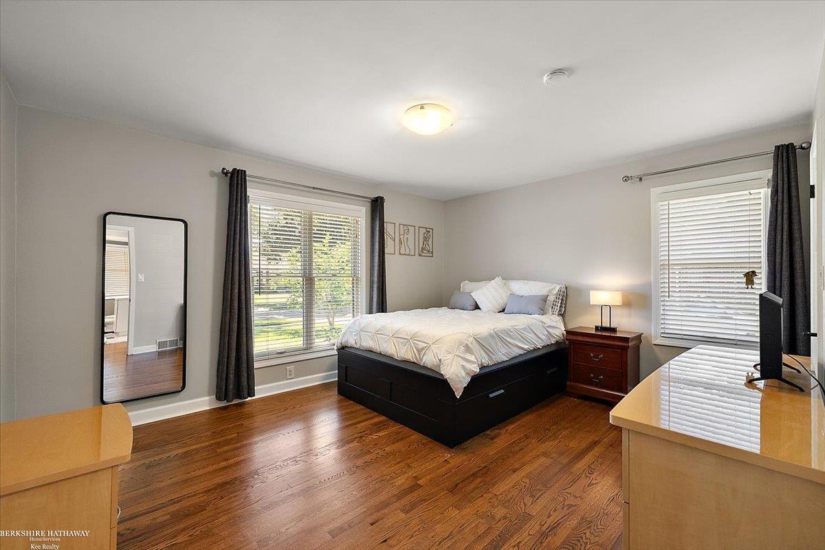 Saint Clair Shores, Michigan 48080, United States, 2 Bedrooms Bedrooms, ,2 BathroomsBathrooms,Residential,Active,197492