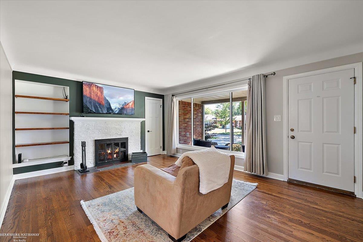 Saint Clair Shores, Michigan 48080, United States, 2 Bedrooms Bedrooms, ,2 BathroomsBathrooms,Residential,Active,197492