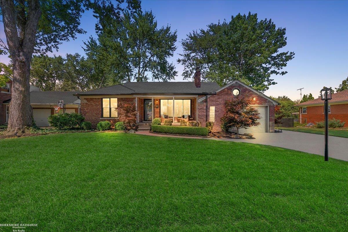 Saint Clair Shores, Michigan 48080, United States, 2 Bedrooms Bedrooms, ,2 BathroomsBathrooms,Residential,Active,197492