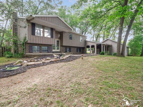 Photo of 11589 Brookshire Drive, Temperance, MI 48182 (MLS # 50212942)