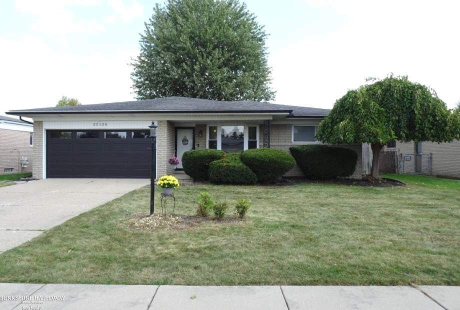 Sterling Heights, Michigan 48312, United States, 3 Bedrooms Bedrooms, ,2 BathroomsBathrooms,Residential,Pending,213563
