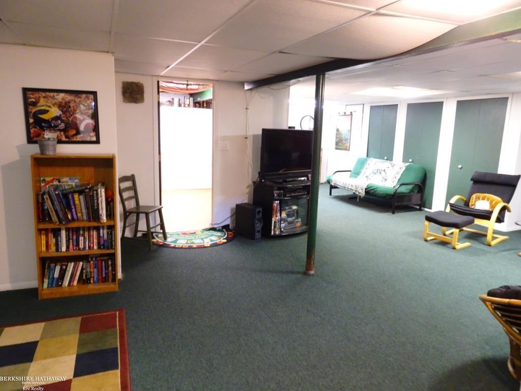 Sterling Heights, Michigan 48312, United States, 3 Bedrooms Bedrooms, ,2 BathroomsBathrooms,Residential,Pending,213563