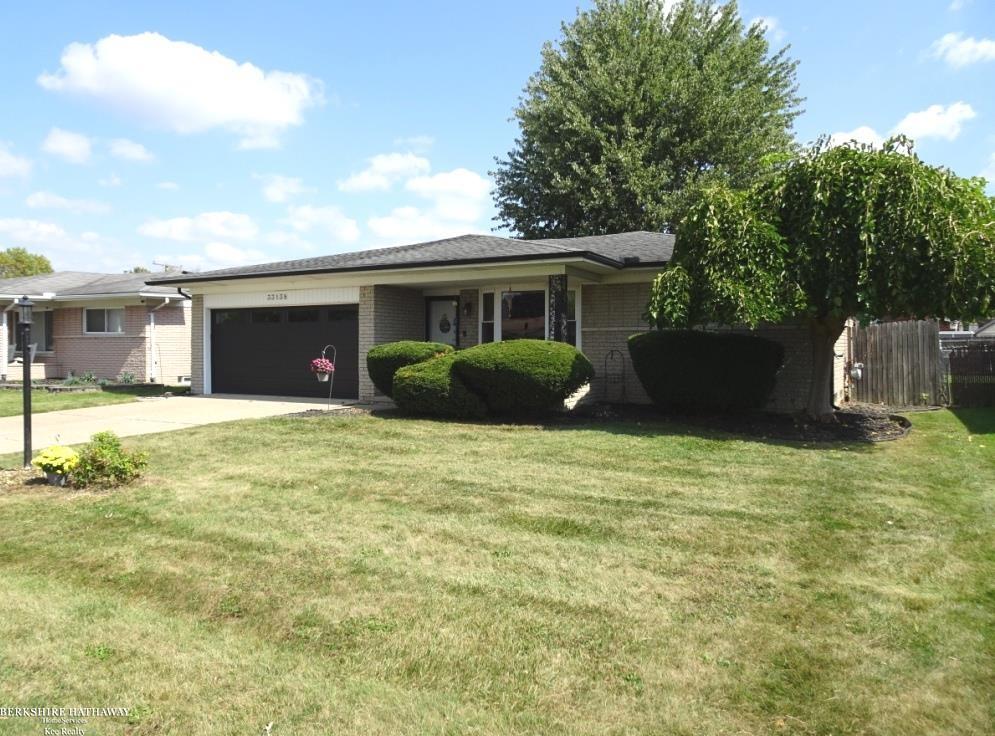 Sterling Heights, Michigan 48312, United States, 3 Bedrooms Bedrooms, ,2 BathroomsBathrooms,Residential,Pending,213563
