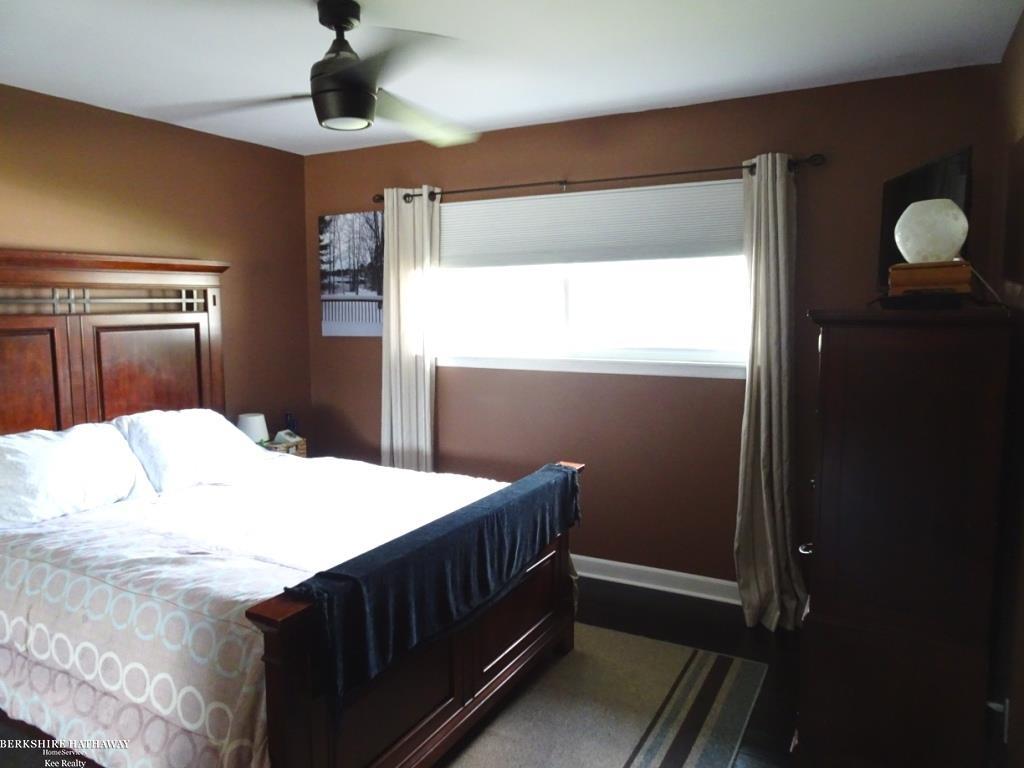 Sterling Heights, Michigan 48312, United States, 3 Bedrooms Bedrooms, ,2 BathroomsBathrooms,Residential,Pending,213563