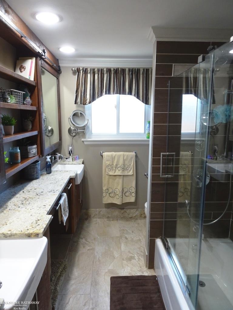 Sterling Heights, Michigan 48312, United States, 3 Bedrooms Bedrooms, ,2 BathroomsBathrooms,Residential,Pending,213563