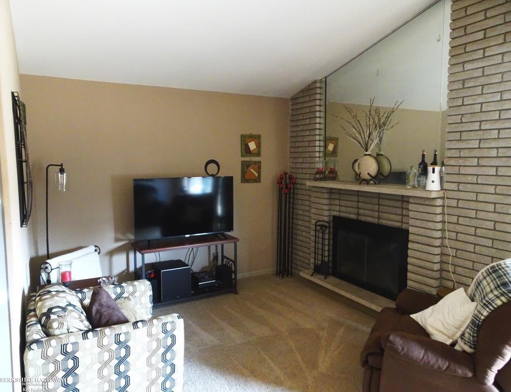 Sterling Heights, Michigan 48312, United States, 3 Bedrooms Bedrooms, ,2 BathroomsBathrooms,Residential,Pending,213563