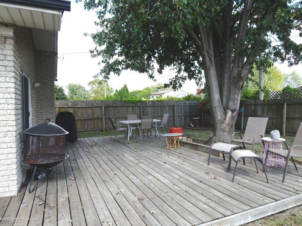 Sterling Heights, Michigan 48312, United States, 3 Bedrooms Bedrooms, ,2 BathroomsBathrooms,Residential,Pending,213563