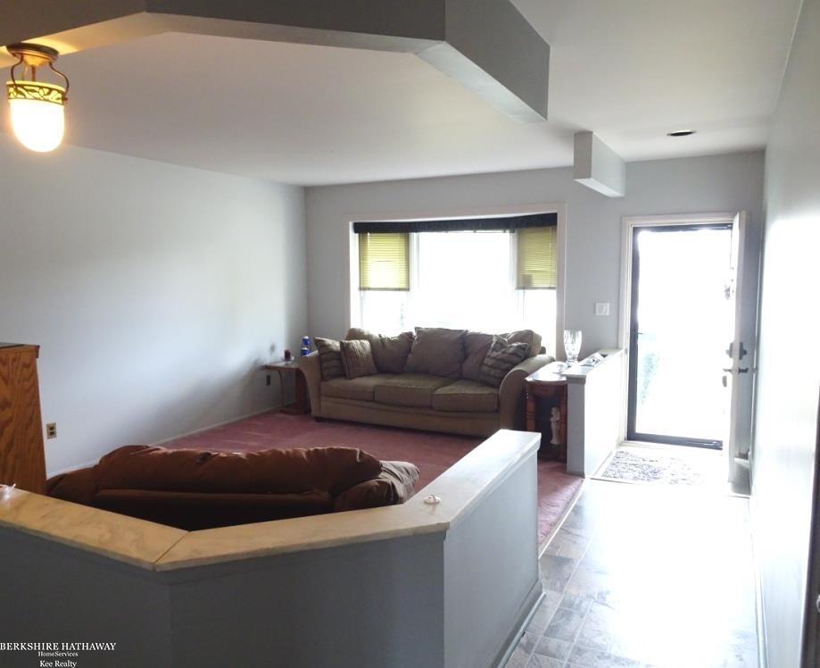 Sterling Heights, Michigan 48312, United States, 3 Bedrooms Bedrooms, ,2 BathroomsBathrooms,Residential,Pending,213563