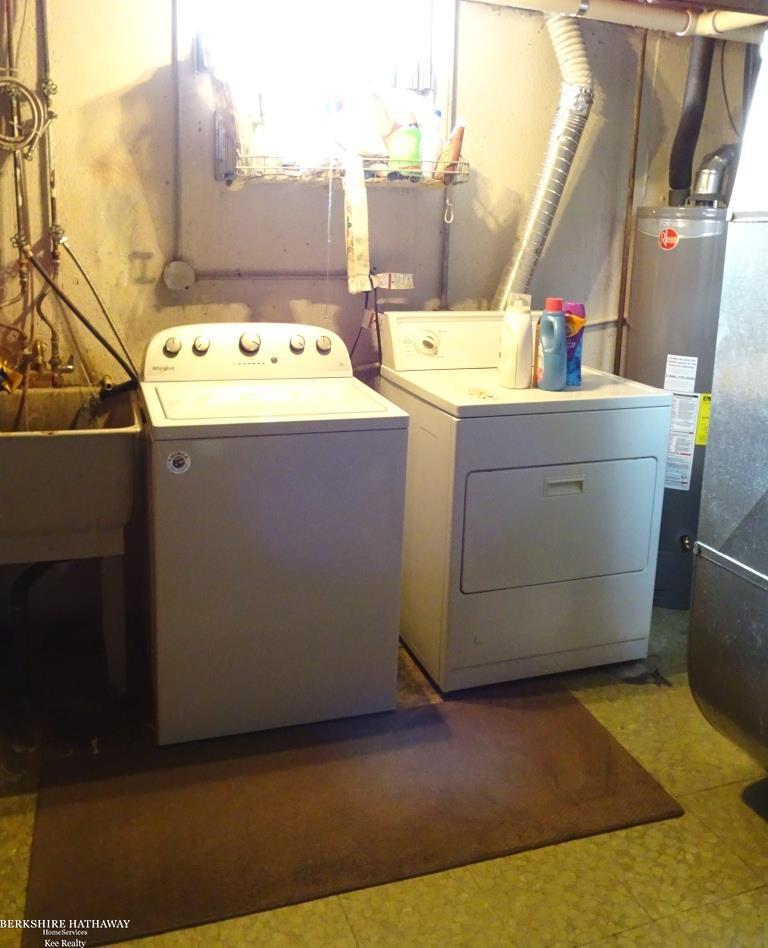 Sterling Heights, Michigan 48312, United States, 3 Bedrooms Bedrooms, ,2 BathroomsBathrooms,Residential,Pending,213563