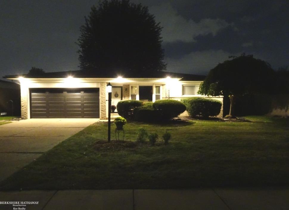 Sterling Heights, Michigan 48312, United States, 3 Bedrooms Bedrooms, ,2 BathroomsBathrooms,Residential,Pending,213563