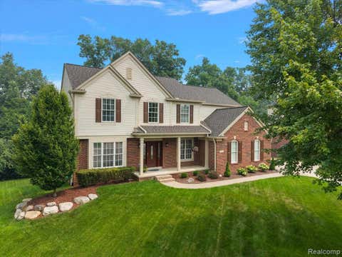 Photo of 1885 Avon Glen Lane, Lake Orion, MI 48360 (MLS # 61012696)