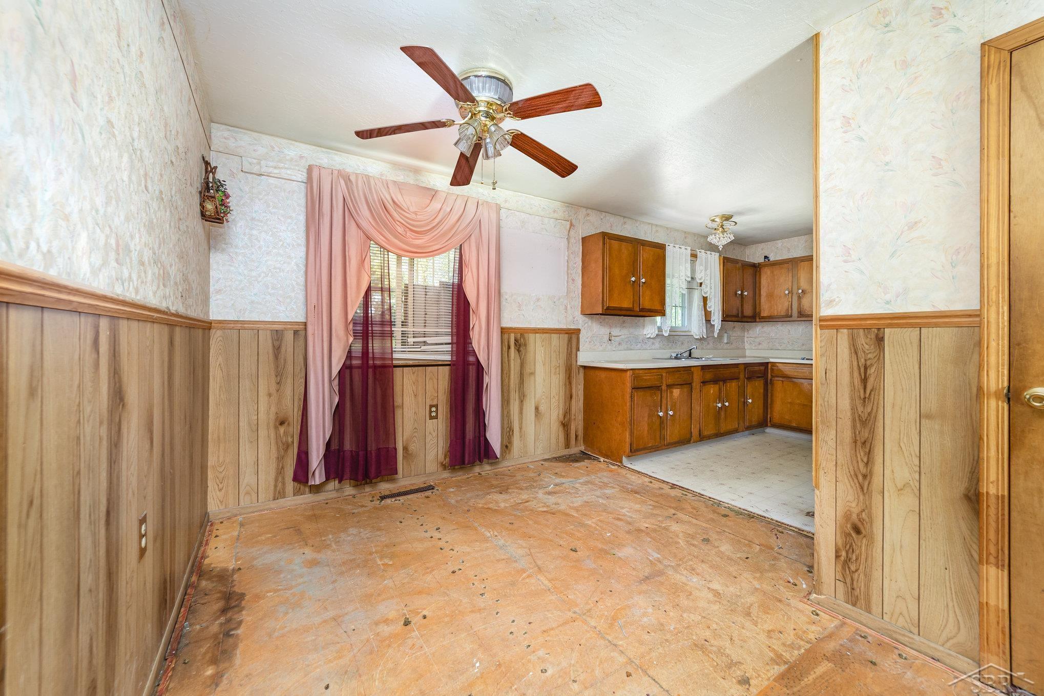 Saginaw, Michigan 48601, United States, 3 Bedrooms Bedrooms, ,1 BathroomBathrooms,Residential,Pending,196924