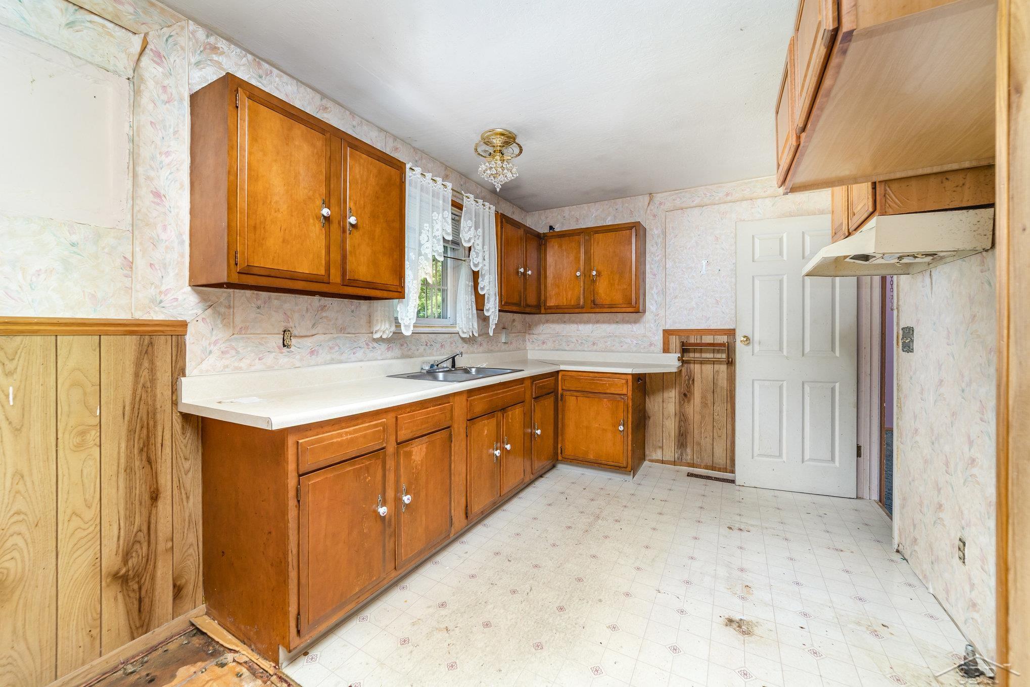 Saginaw, Michigan 48601, United States, 3 Bedrooms Bedrooms, ,1 BathroomBathrooms,Residential,Pending,196924