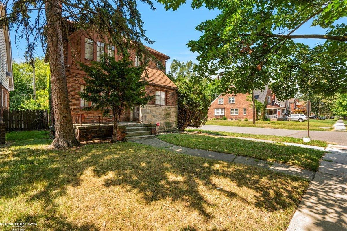 Detroit, Michigan 48227, United States, 3 Bedrooms Bedrooms, ,2 BathroomsBathrooms,Residential,Active,220236