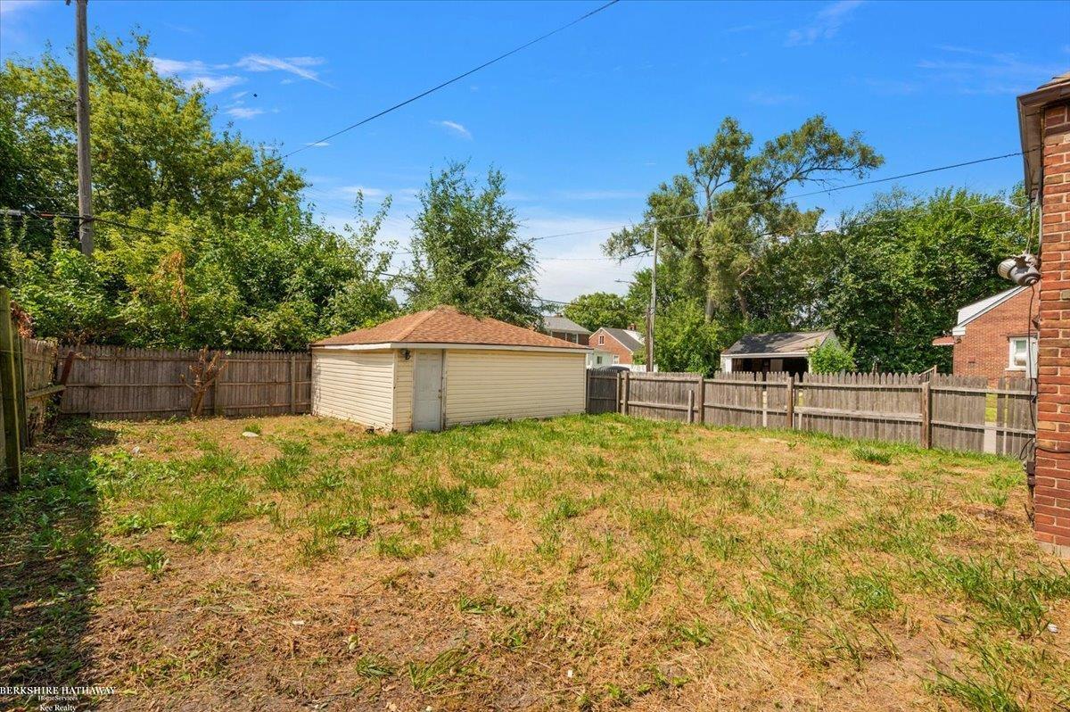 Detroit, Michigan 48227, United States, 3 Bedrooms Bedrooms, ,2 BathroomsBathrooms,Residential,Active,220236